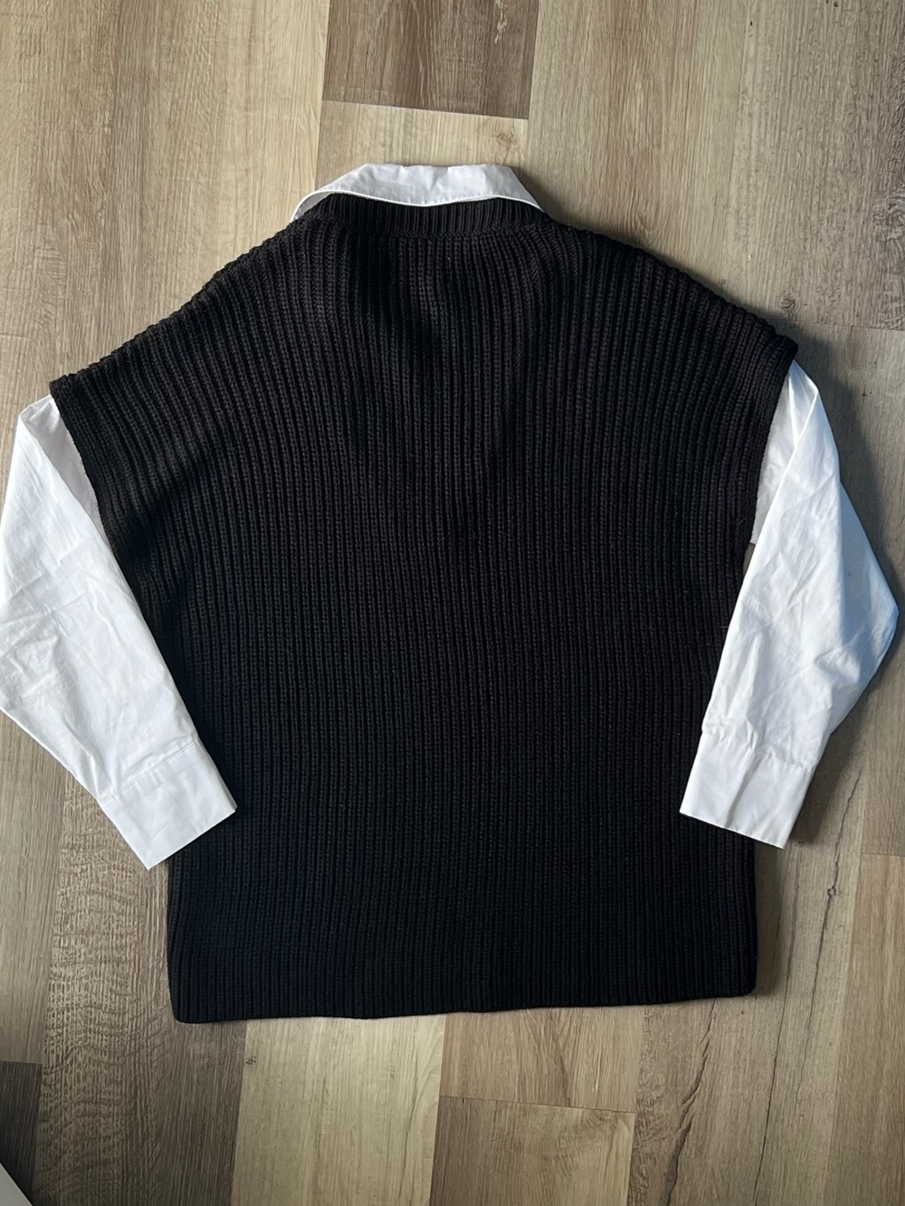 By Anthropologie Black Ribbed Knit Layered V-Neck Vest size Medium - Picture 8 of 13